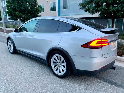Used 2016 Tesla Model X 90D image 5