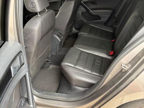 Used 2016 Volkswagen Golf 4-Door image 4