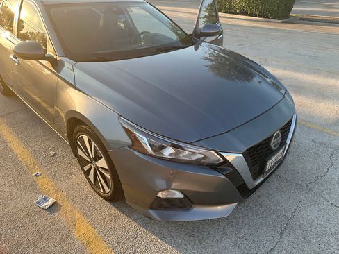 Used 2021 Nissan Altima 2.5 SV w/ SV Premium Package image 2