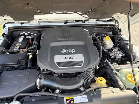 Used 2014 Jeep Wrangler Rubicon w/ Dual Top Group image 26