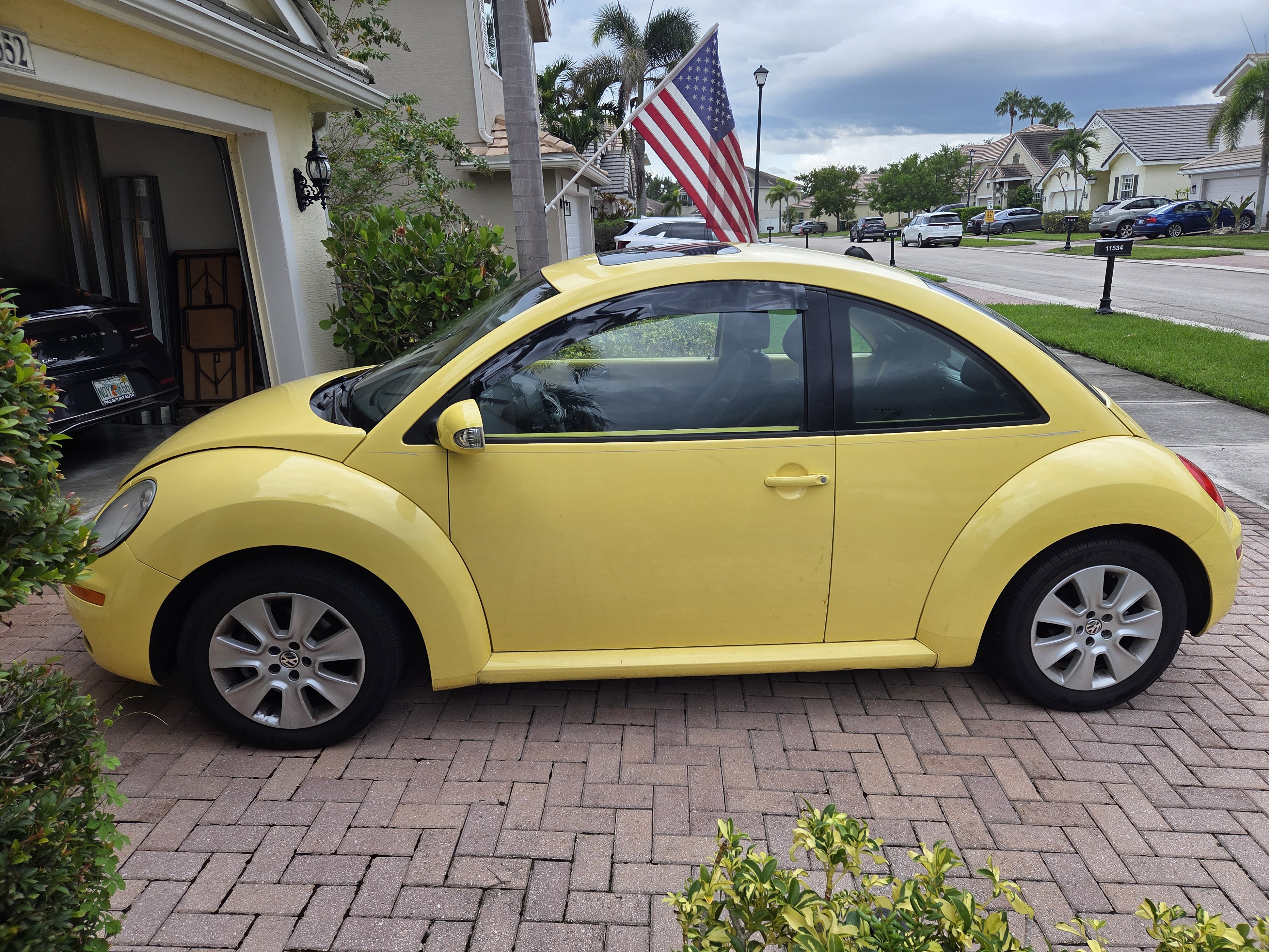 Used 2008 Volkswagen Beetle SE FWD image 6