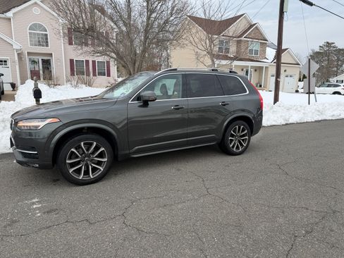 Used 2018 Volvo XC90 T6 Momentum w/ Convenience Package image 10