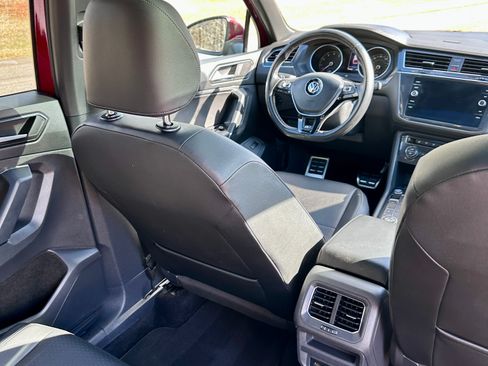 Used 2018 Volkswagen Tiguan SEL w/ R-Line Package image 21
