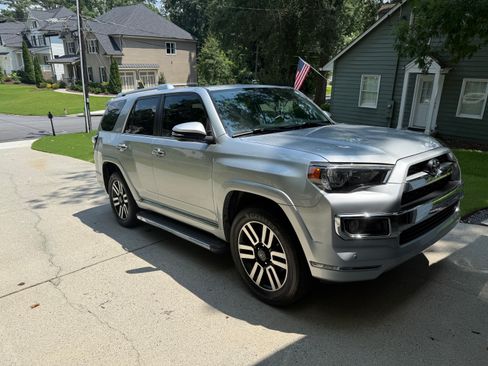 Used 2017 Toyota 4Runner Limited AWD/4WD image 4