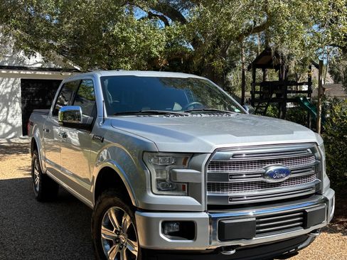 Used 2015 Ford F150 Platinum w/ Trailer Tow Package image 8