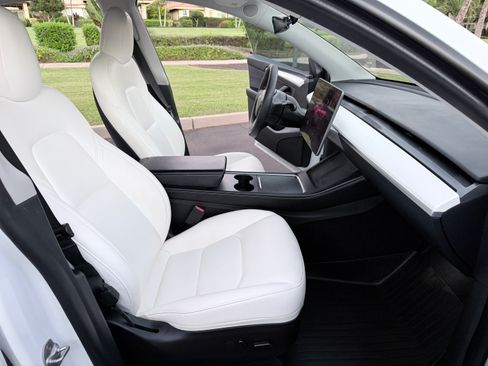 Used 2023 Tesla Model Y Performance AWD/4WD image 16