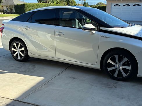 Used 2019 Toyota Mirai FWD image 4