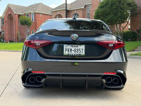 Used 2017 Alfa Romeo Giulia Quadrifoglio RWD image 11