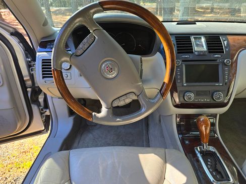 Used 2006 Cadillac DTS Performance image 20