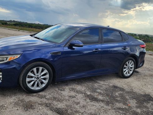 Used 2018 Kia Optima S image 4
