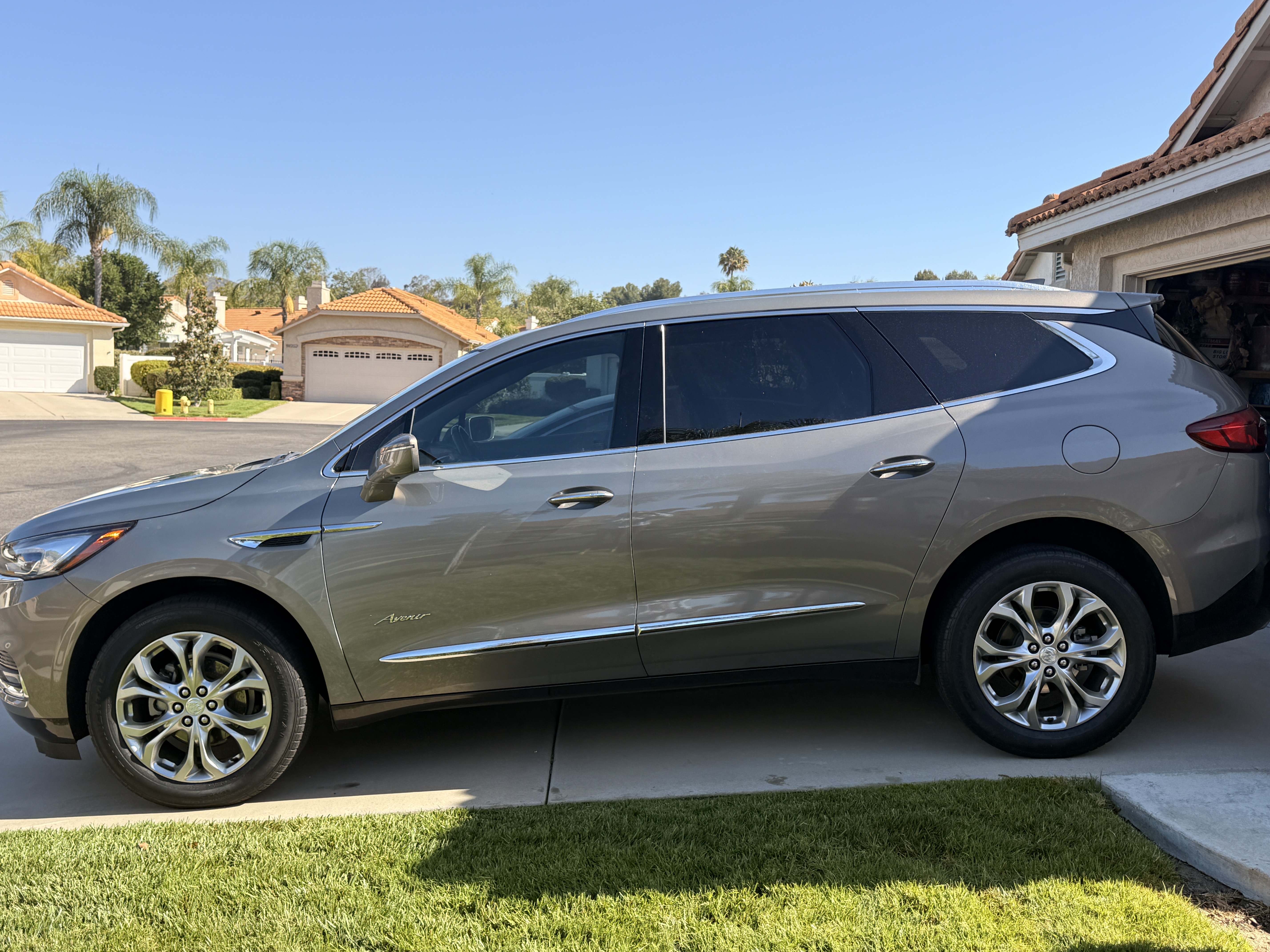 Used 2018 Buick Enclave Avenir w/ Avenir Technology Package FWD image 1