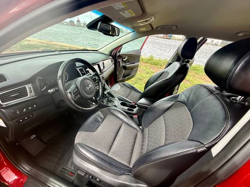 Used 2019 Kia Niro EX FWD image 13
