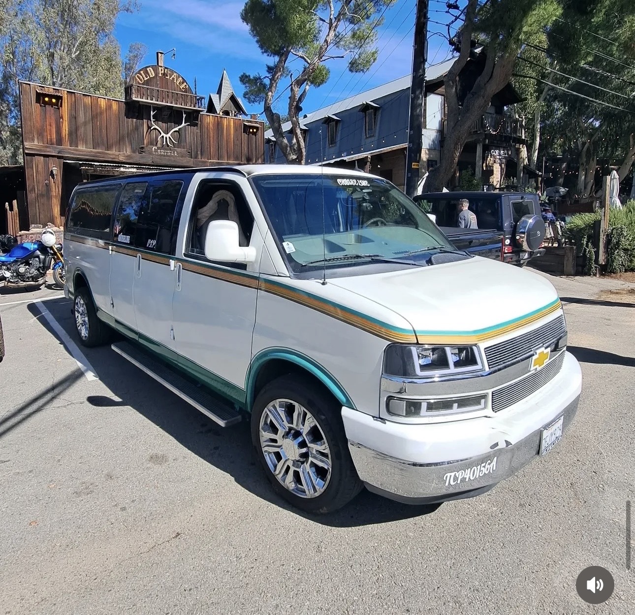 Used 2011 Chevrolet Express 3500 LT w/ LT Preferred Equipment Group RWD image 1
