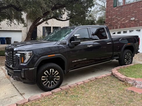 Used 2024 GMC Sierra 2500 Denali Ultimate image 4