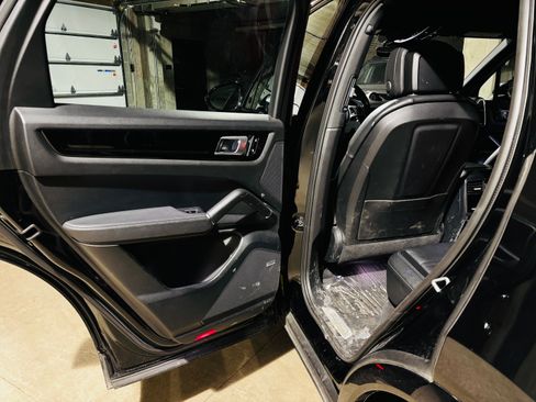 Used 2019 Porsche Cayenne image 16