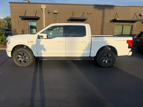 Used 2023 Ford F150 Lightning Lariat w/ Equipment Group 511A High image 4