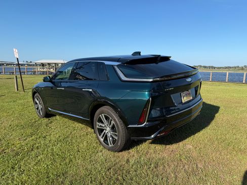 Used 2025 Cadillac Lyriq Luxury RWD image 11