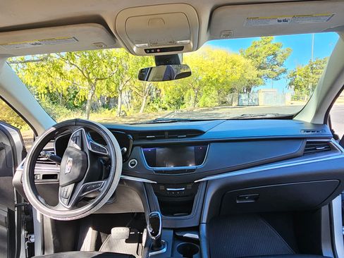 Used 2018 Cadillac XT5 Luxury w/ Driver Awareness Package image 23