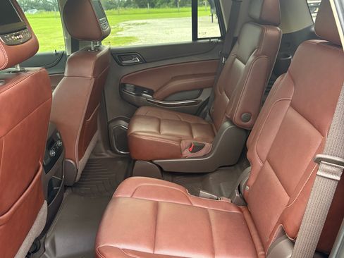 Used 2020 Chevrolet Tahoe Premier w/ RST 6.2L Performance Edition AWD/4WD image 15