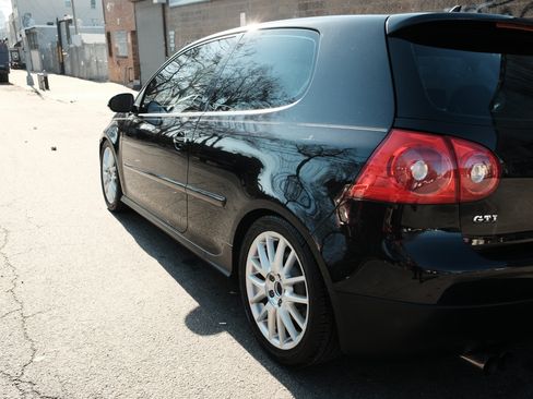 Used 2006 Volkswagen GTI 2.0T 2-Door image 8