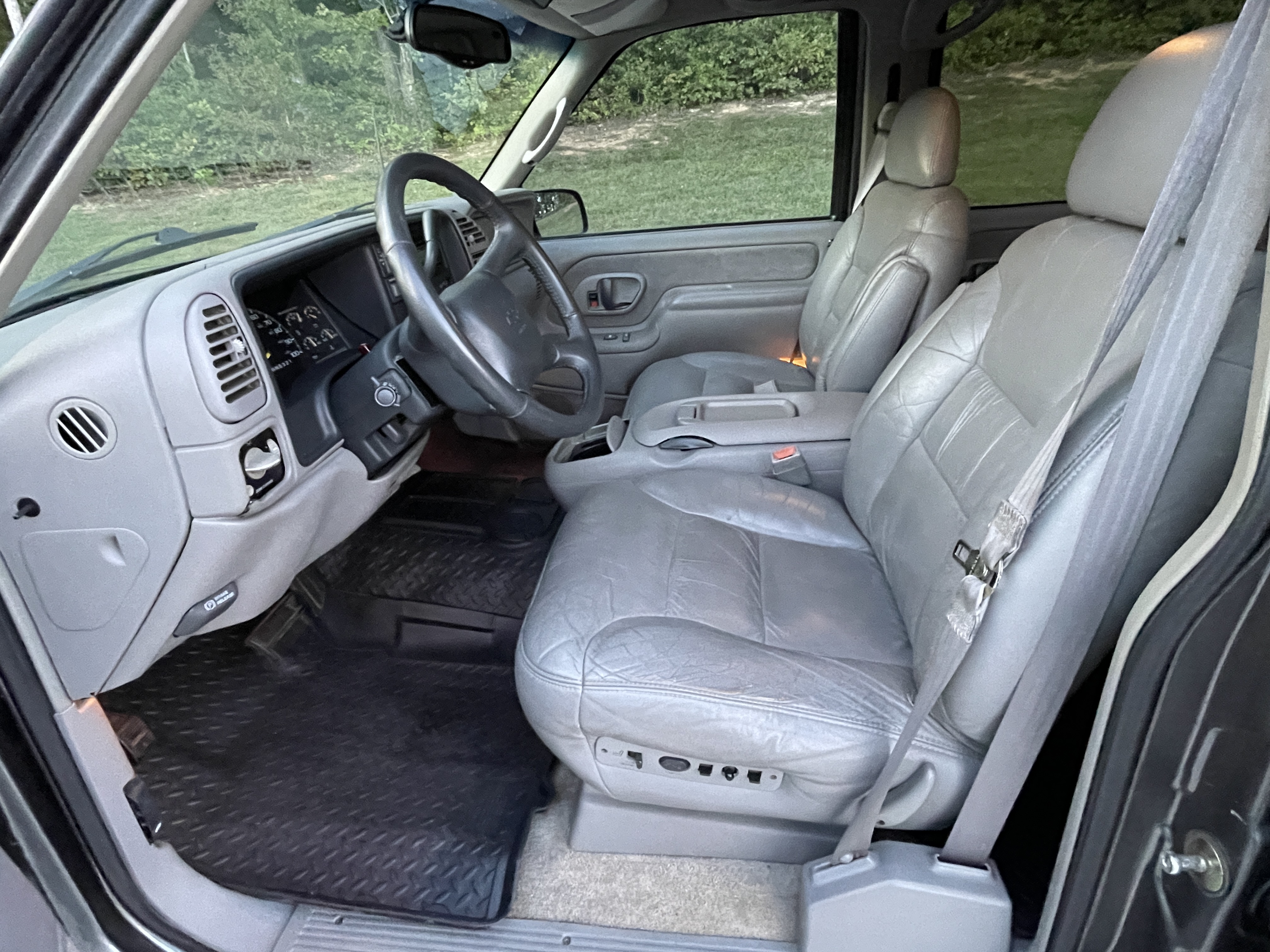 Used 1999 Chevrolet Tahoe Z71 w/ Comfort & Security Pkg AWD/4WD image 14