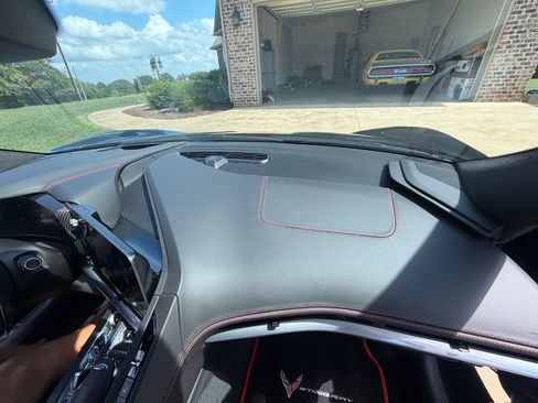 Used 2021 Chevrolet Corvette Stingray Premium Conv w/ Z51 Performance Package RWD image 11