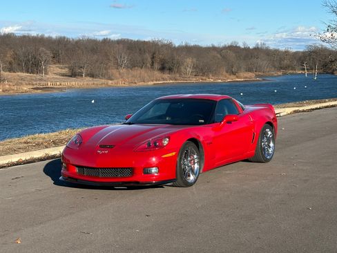 Used 2006 Chevrolet Corvette Z06 w/ Preferred Equipment Group image 2