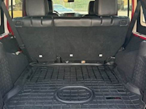 Used 2015 Jeep Wrangler Unlimited Rubicon w/ Dual Top Group image 10