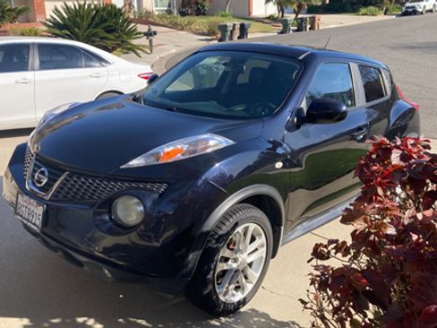 Used 2011 Nissan Juke SL image 1