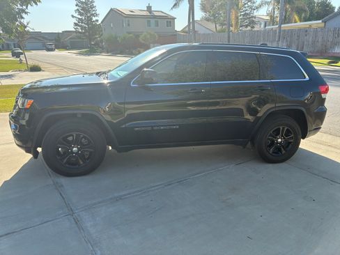 Used 2017 Jeep Grand Cherokee Laredo image 6