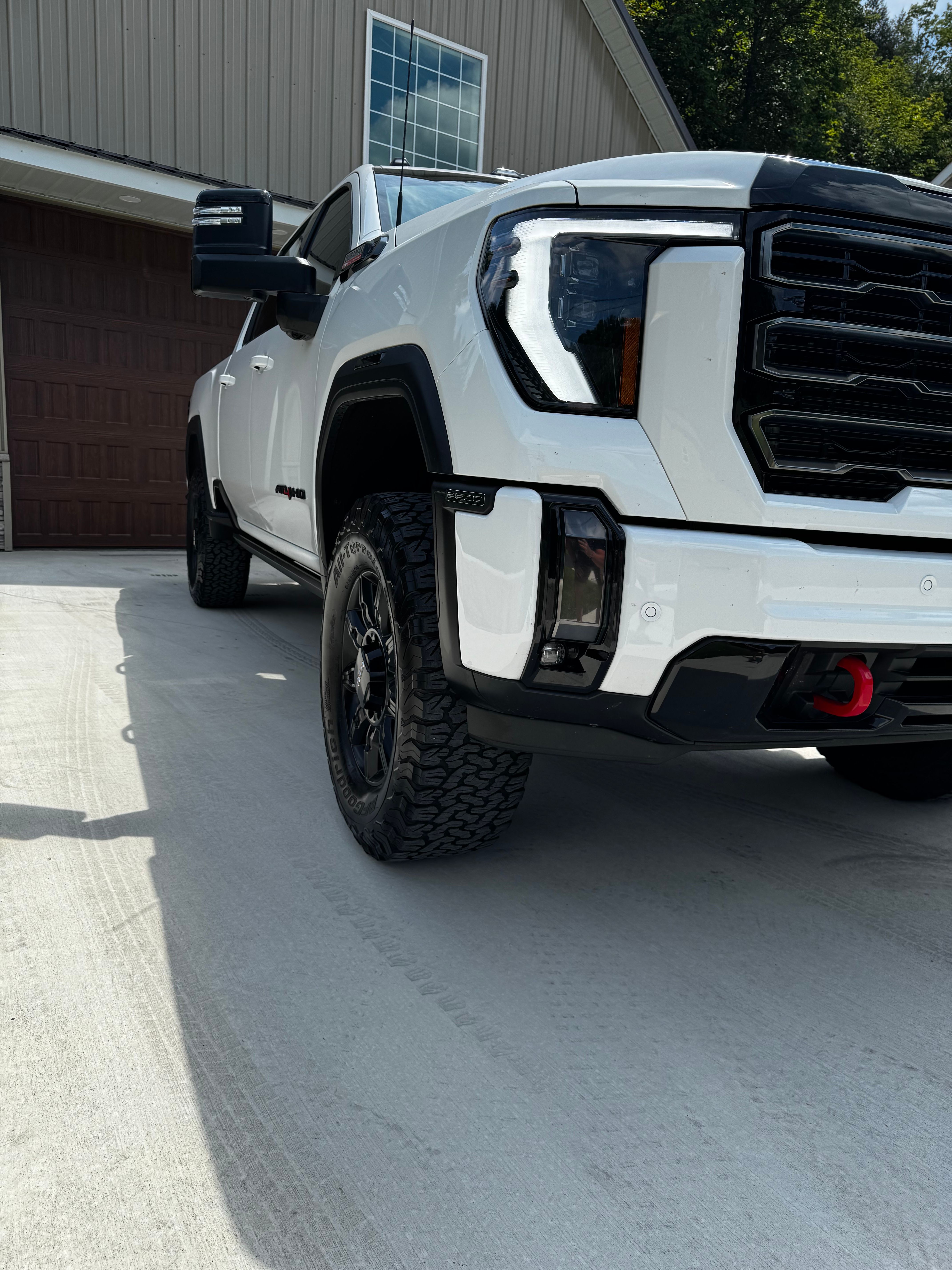 Used 2024 GMC Sierra 2500 AT4 w/ AT4 Premium Plus Package AWD/4WD image 2