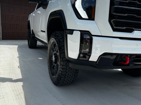Used 2024 GMC Sierra 2500 AT4 w/ AT4 Premium Plus Package AWD/4WD image 2