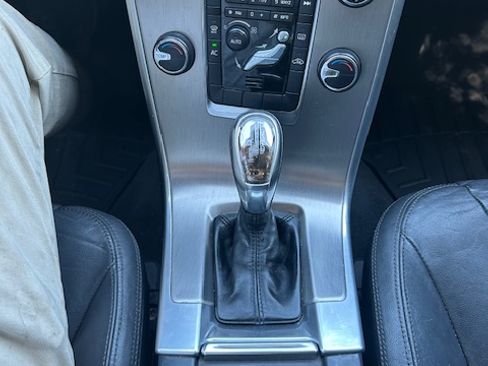 Used 2013 Volvo XC60 3.2 FWD image 12