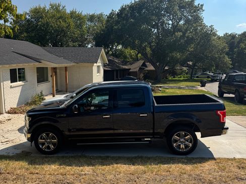 Used 2017 Ford F150 XLT w/ Equipment Group 301A Mid RWD image 4
