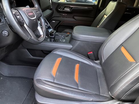 Used 2024 GMC Sierra 1500 AT4 w/ Technology Package AWD/4WD image 8