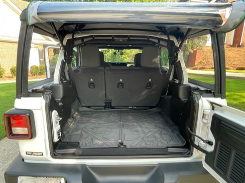 Used 2025 Jeep Wrangler Unlimited Sport AWD/4WD image 18