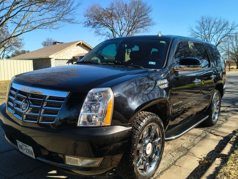 Used 2012 Cadillac Escalade Luxury image 1