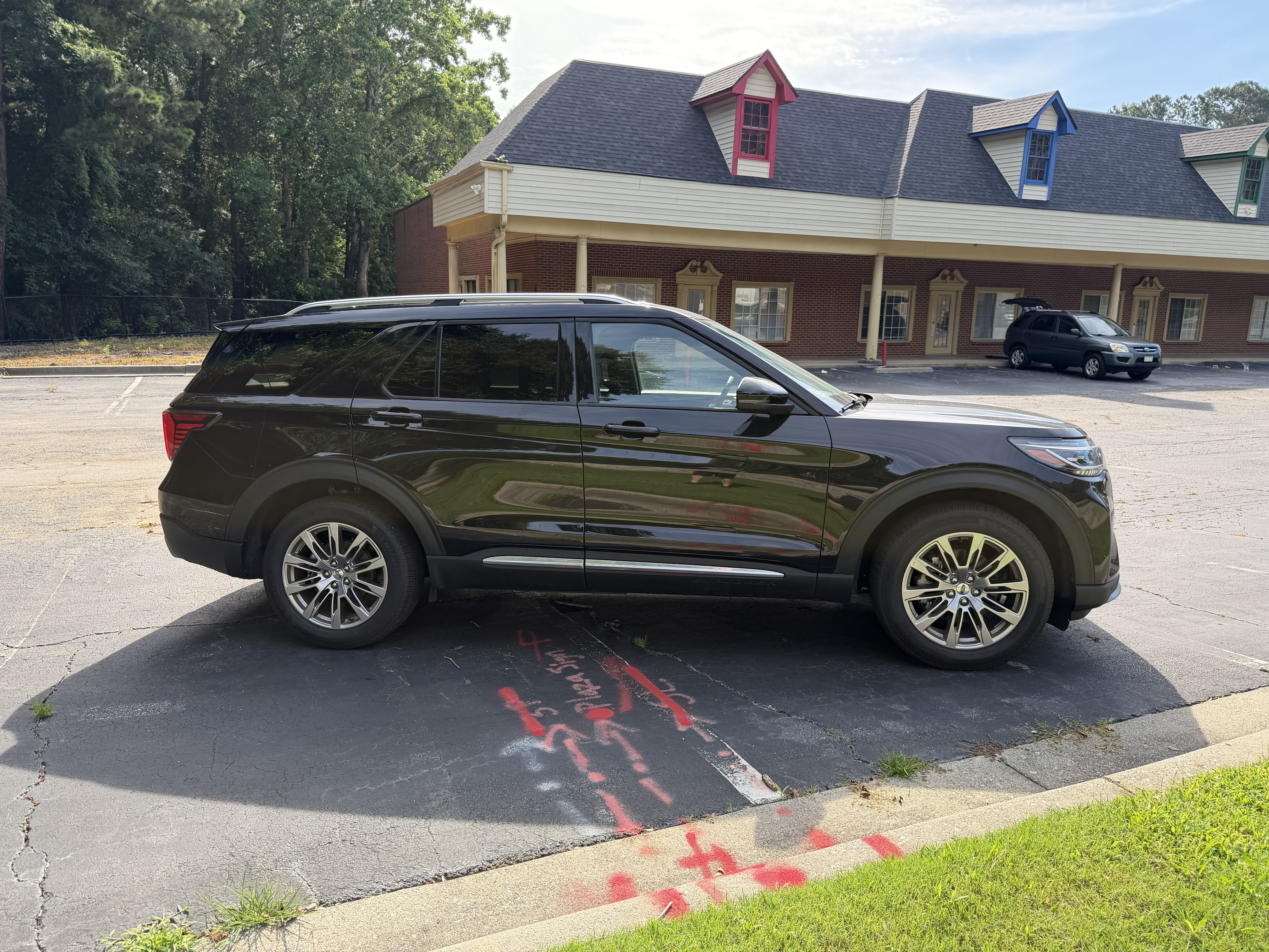 Used 2026 Ford Explorer Platinum RWD image 2