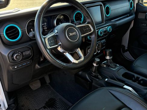 Used 2022 Jeep Wrangler Unlimited Sahara w/ Cold Weather Group image 16