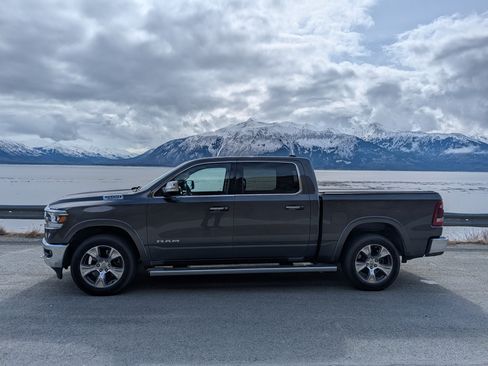 Used 2020 RAM 1500 Laramie AWD/4WD image 2