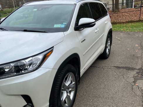 Used 2019 Toyota Highlander Limited Platinum image 4