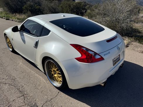 Used 2009 Nissan 370Z Touring RWD image 10