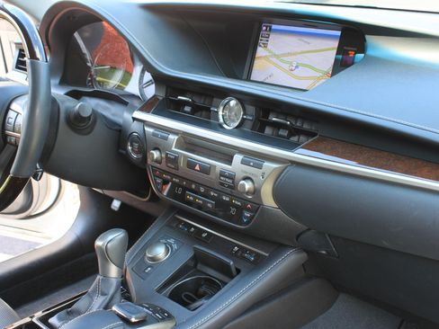 Used 2017 Lexus ES 350 w/ Navigation System Package FWD image 13