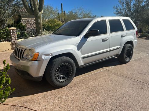 Used 2008 Jeep Grand Cherokee Laredo image 1