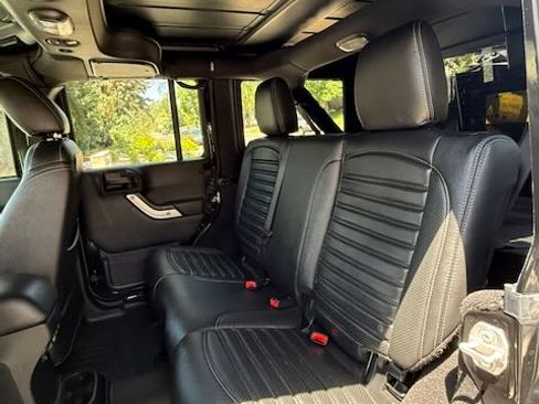 Used 2017 Jeep Wrangler Unlimited Rubicon w/ Dual Top Group image 14