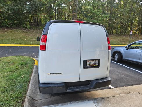 Used 2017 Chevrolet Express 2500 image 8