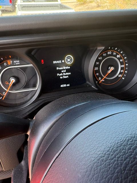 Used 2025 Jeep Gladiator Sport AWD/4WD image 9