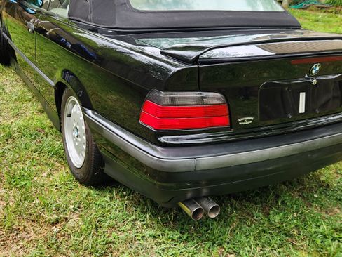 Used 1994 BMW 325i Convertible image 23