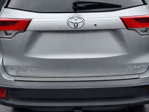 Used 2019 Toyota Highlander XLE image 4