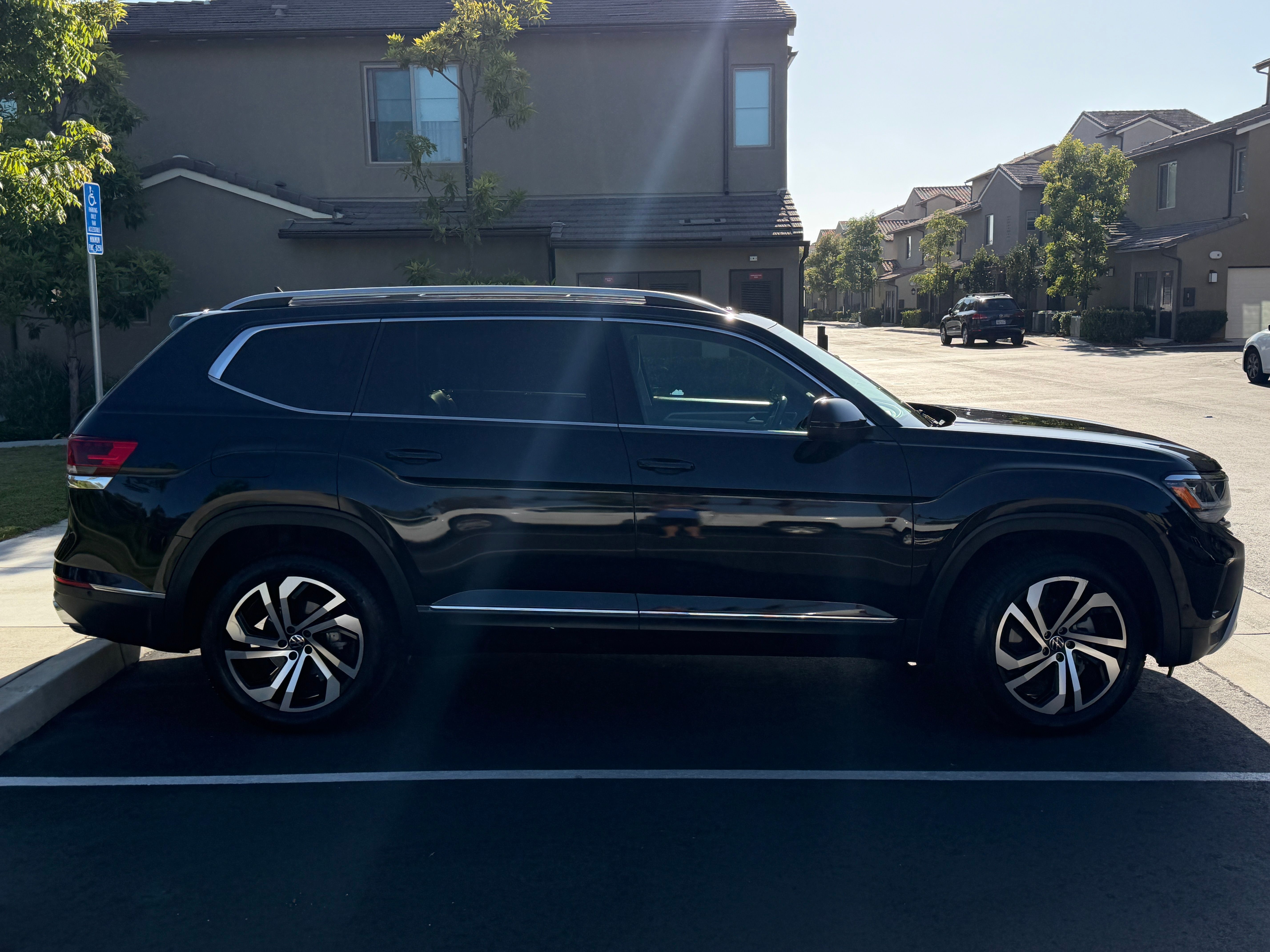 Used 2021 Volkswagen Atlas SEL Premium AWD/4WD image 11
